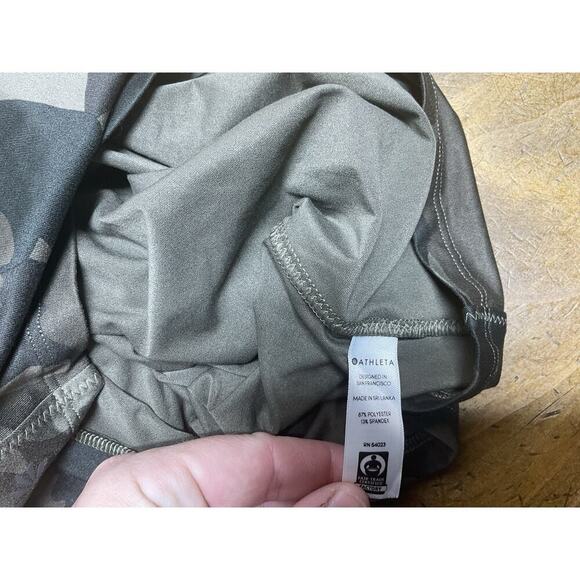 Athleta Camo Tank Top Size XL Limitless Keyhole Olive Green Athletic - Picture 7 of 9